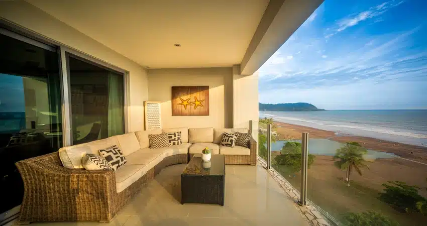 Diamante del Sol 802S, Jaco beachfront condo — Wide balcony over Jaco Beach