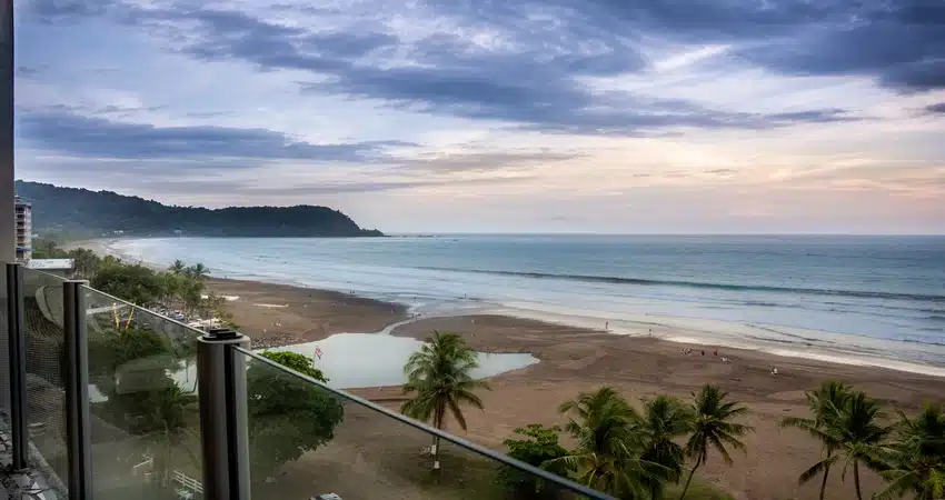 Diamante del Sol 802S, Jaco beachfront condo — Living room